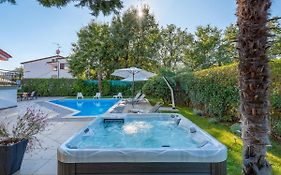 Villa Martimar With Pool And Hot Tub In Istria