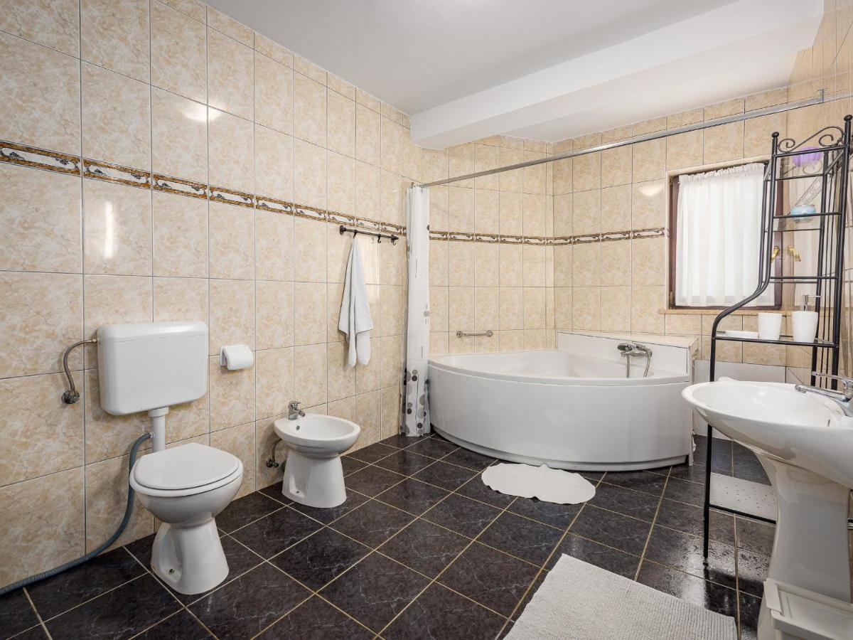 Villa Martimar With Pool And Hot Tub In Istria Rosini Exterior foto